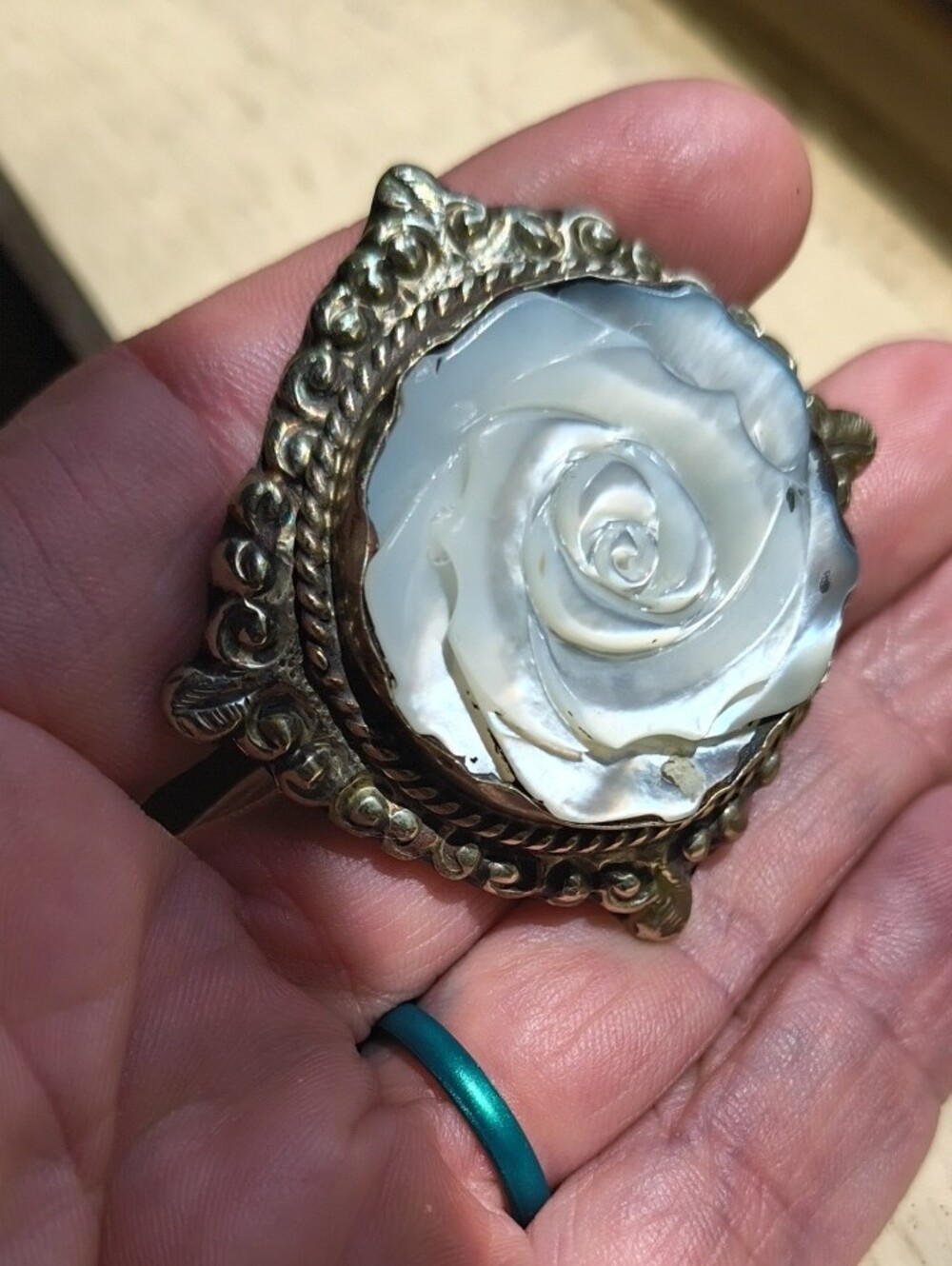 Gorgeous Iridescent Mother-of-Pearl Shell Rose Ring In Tibetan Silver Setting - Picture 11 of 11